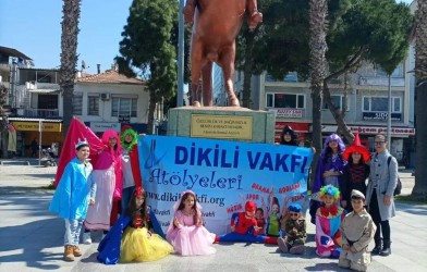 Dünya Tiyatrolar Gününde sokakları renklendirdik